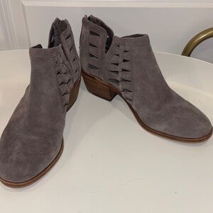 GUC Vince Camuto Gray Suede Ankle Booties